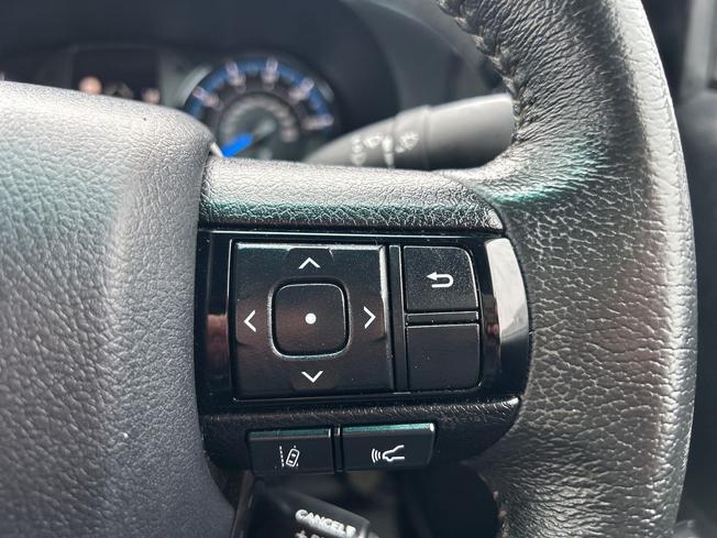 TOYOTA Hilux Photo 17