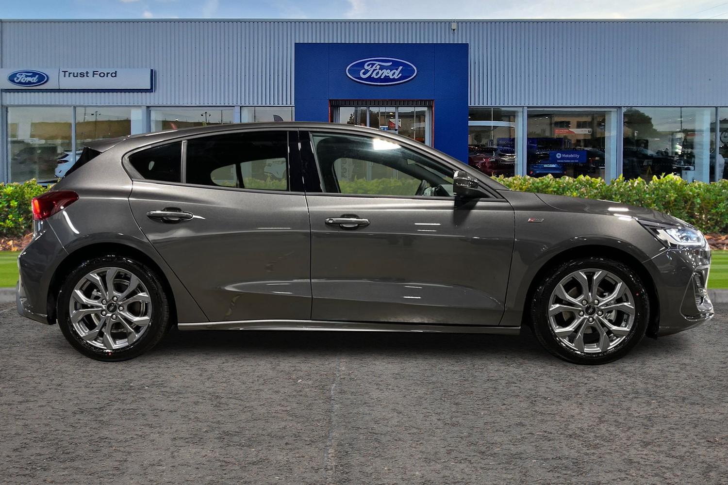 Ford Focus Photo 2