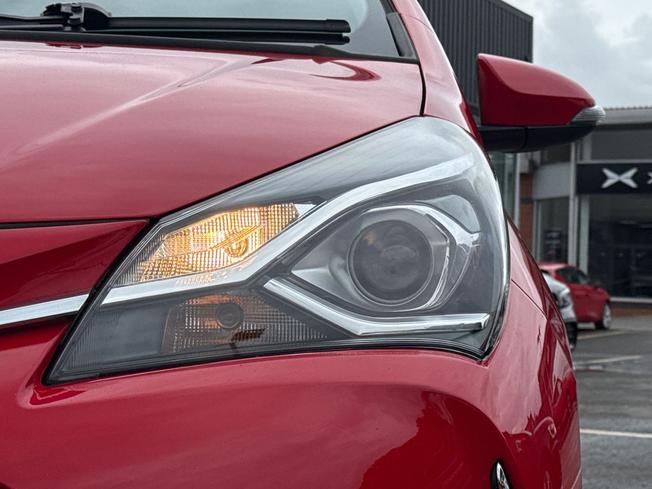 TOYOTA Yaris Photo 26