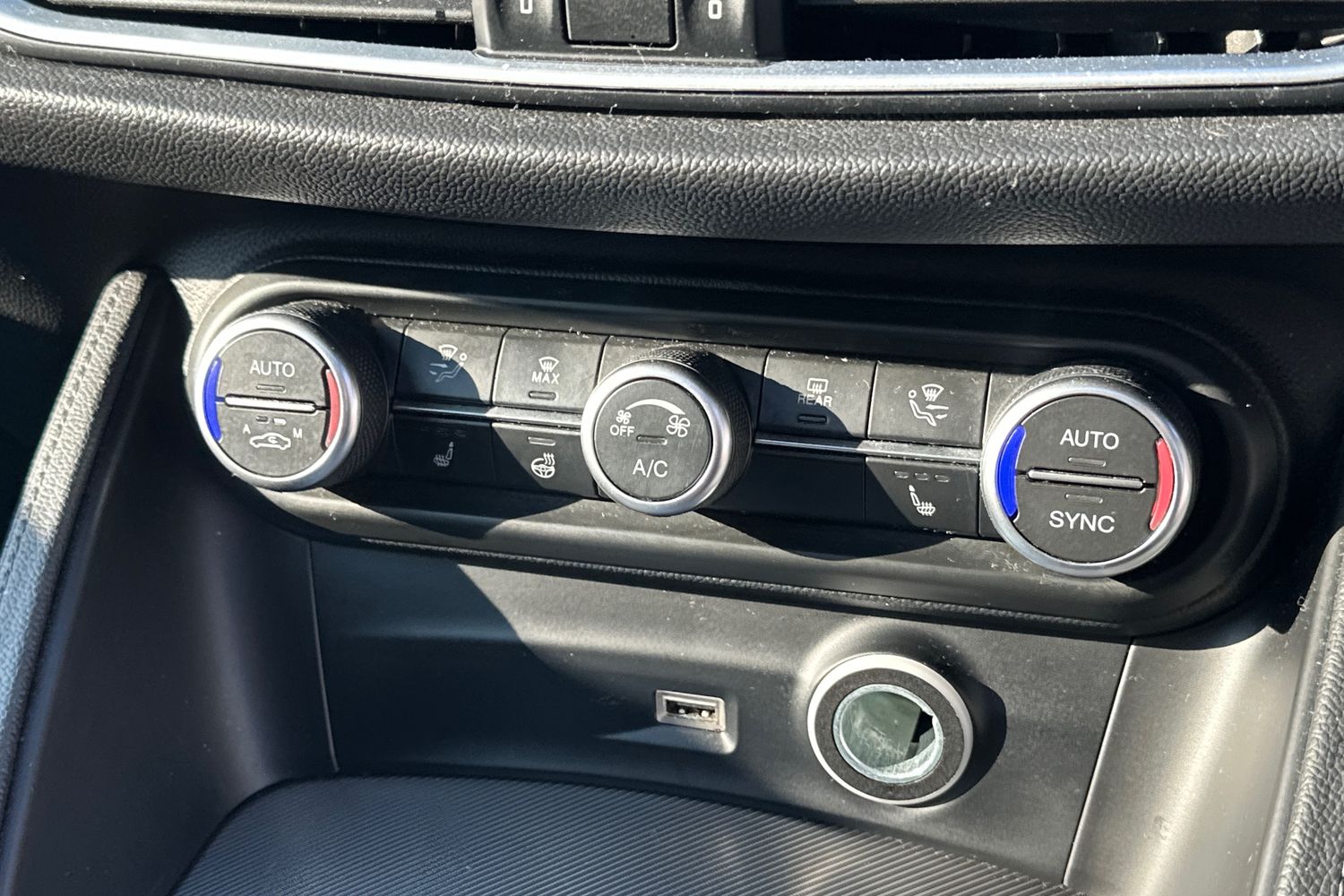 Alfa Romeo STELVIO Photo 27