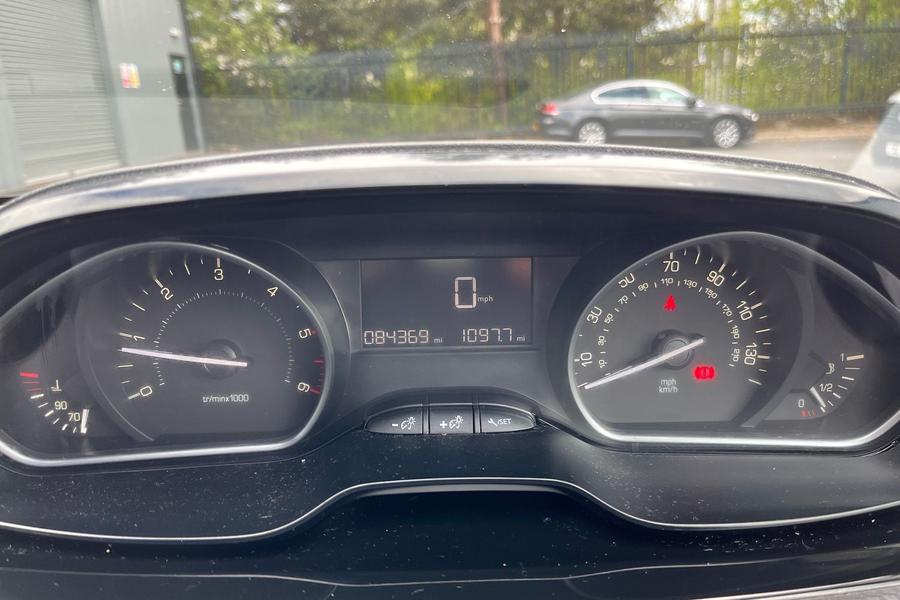 Peugeot 208 Photo autoimg-b5781618a5ae34a8ad74cdb2dd4ea395fc6eae32.jpg