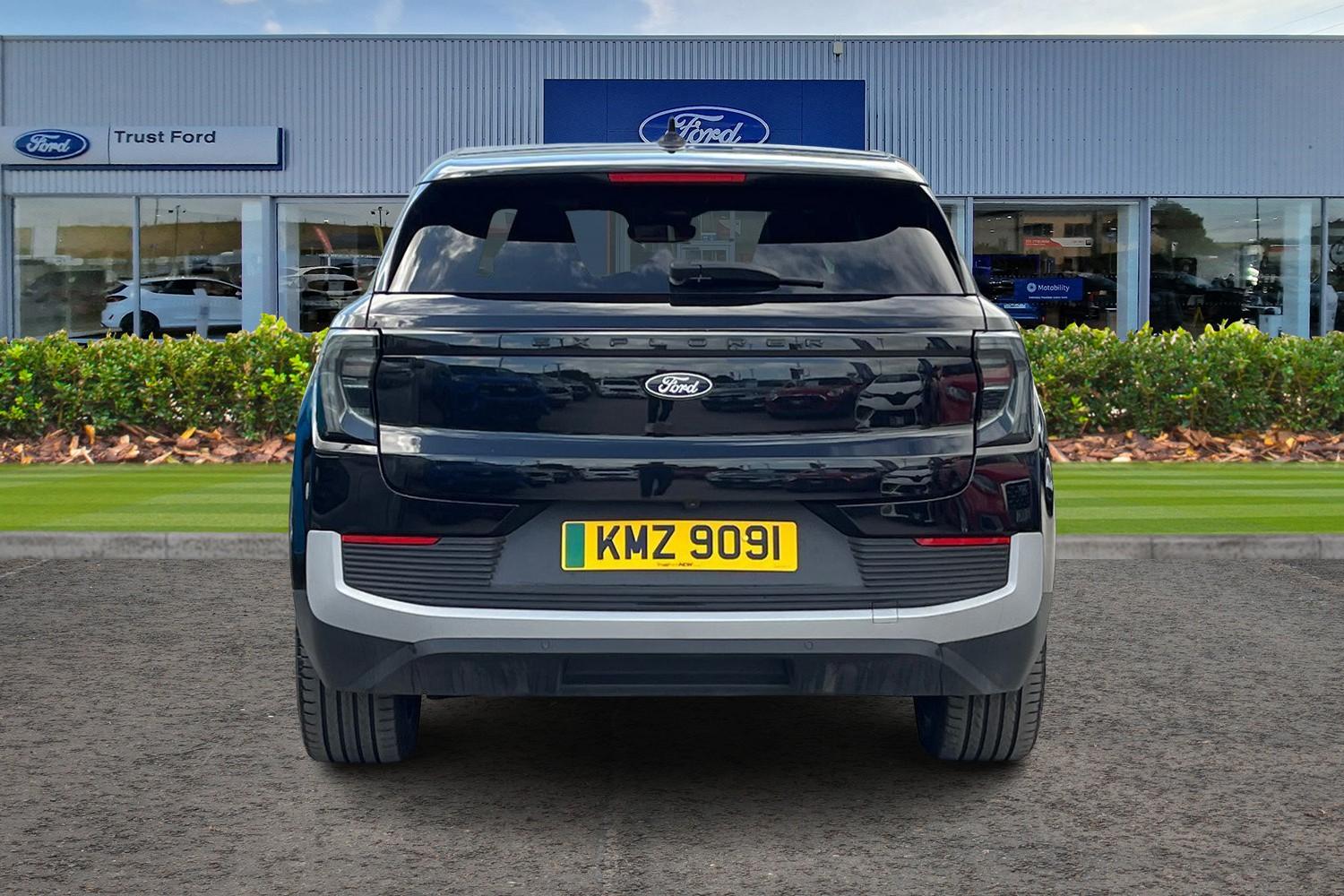 Ford Explorer Photo 6