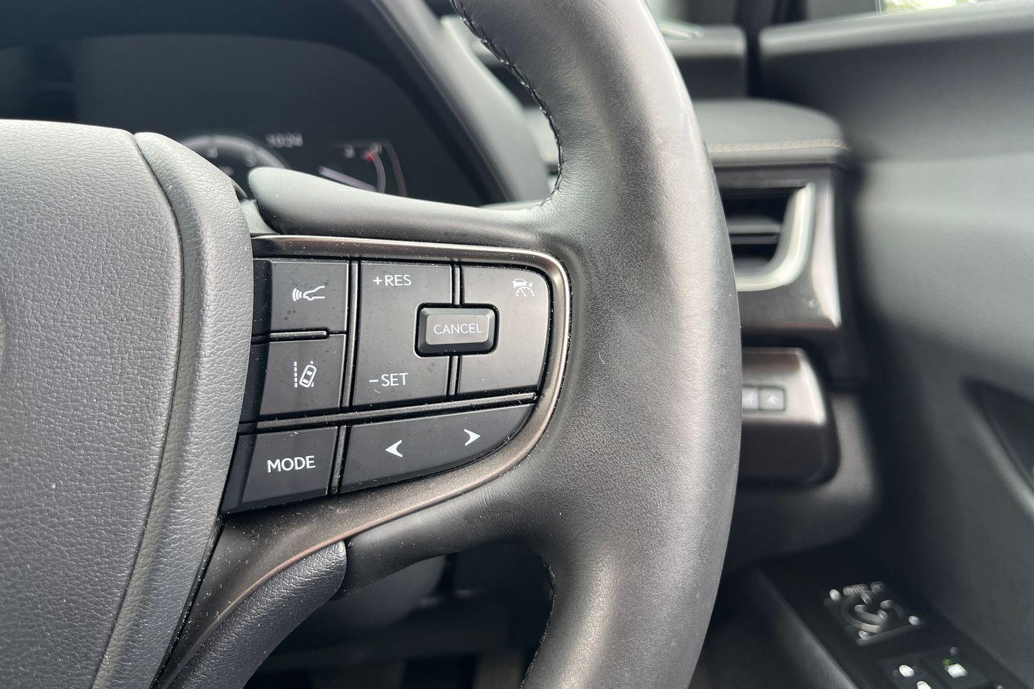 Lexus UX Photo 35