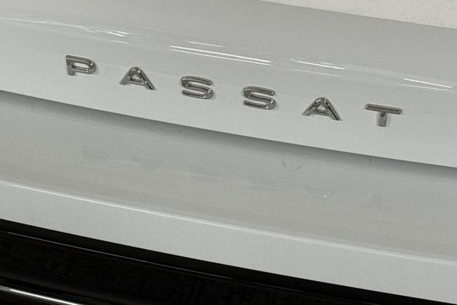 VOLKSWAGEN Passat Photo 27