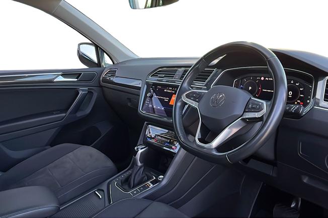 VOLKSWAGEN Tiguan Photo 6