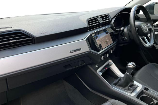 Audi Q3 Photo 2