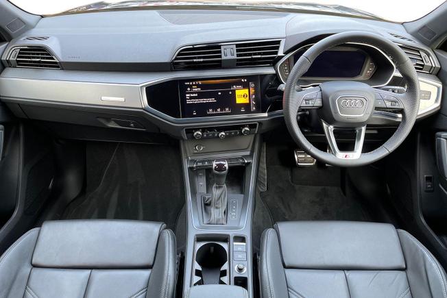 AUDI Q3 Photo 10