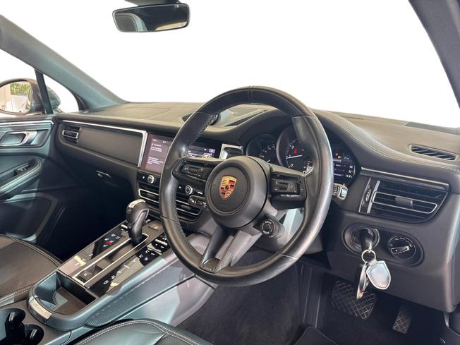 PORSCHE Macan Photo 10