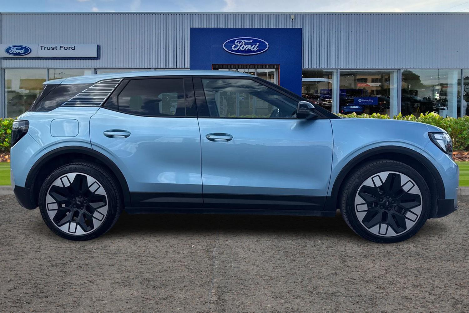 Ford EXPLORER Photo 2