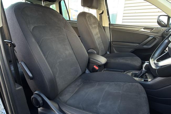 VOLKSWAGEN Tiguan Photo 22