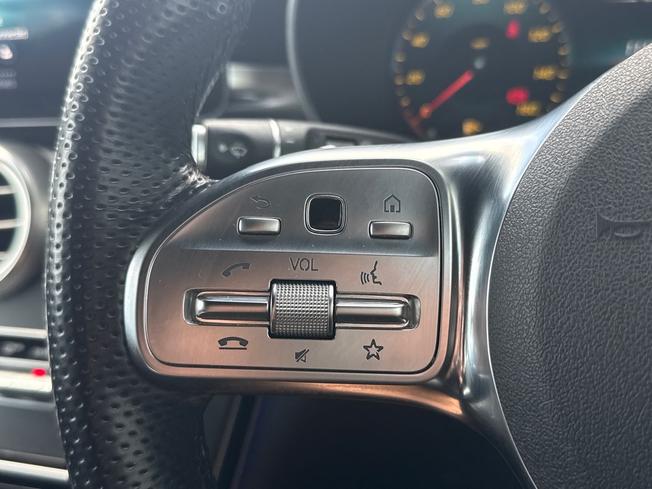 MERCEDES-BENZ GLC Photo 16