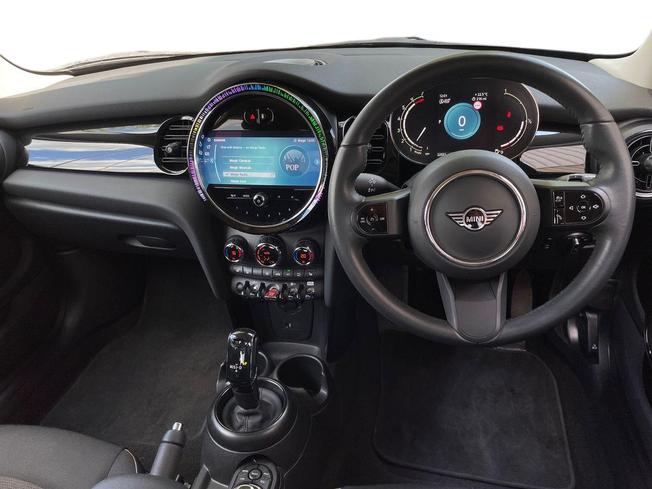 MINI Hatch Photo 10