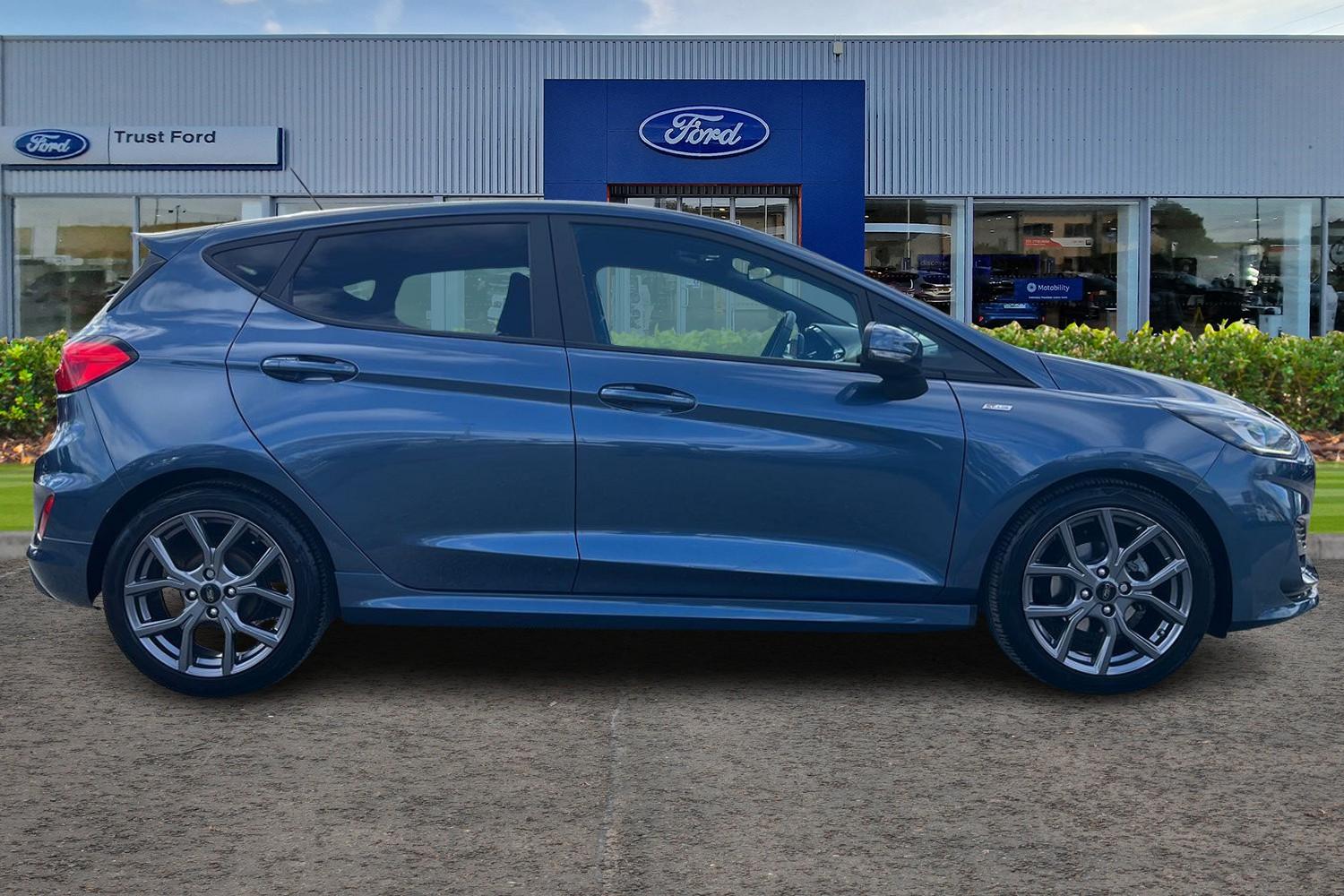 Ford FIESTA Photo 2
