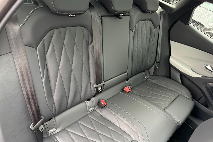 Ford EXPLORER Photo autoimg-b5bc8d9e760963808ca79214d1e2e1f09aaf602e.jpg