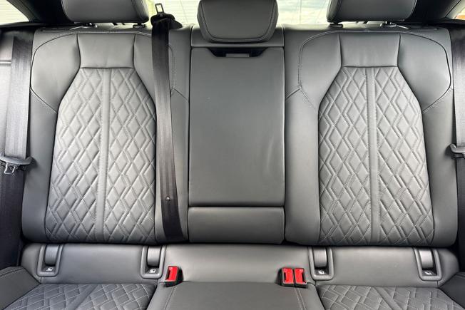 Audi Q6 e-tron Photo 27
