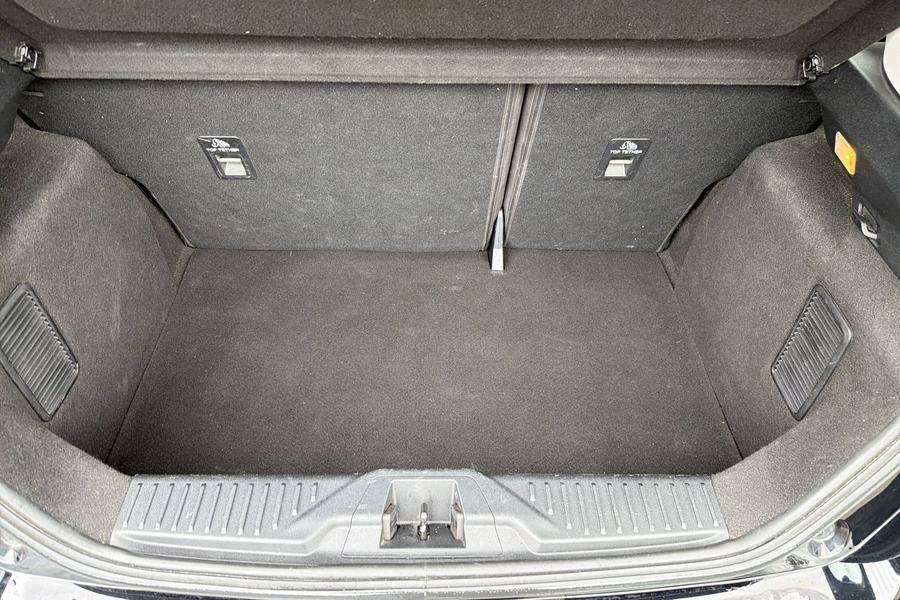 Ford FIESTA Photo autoimg-b5c9fb8c82f69b1a5f72b96e97fe456d1f0e12ff.jpg