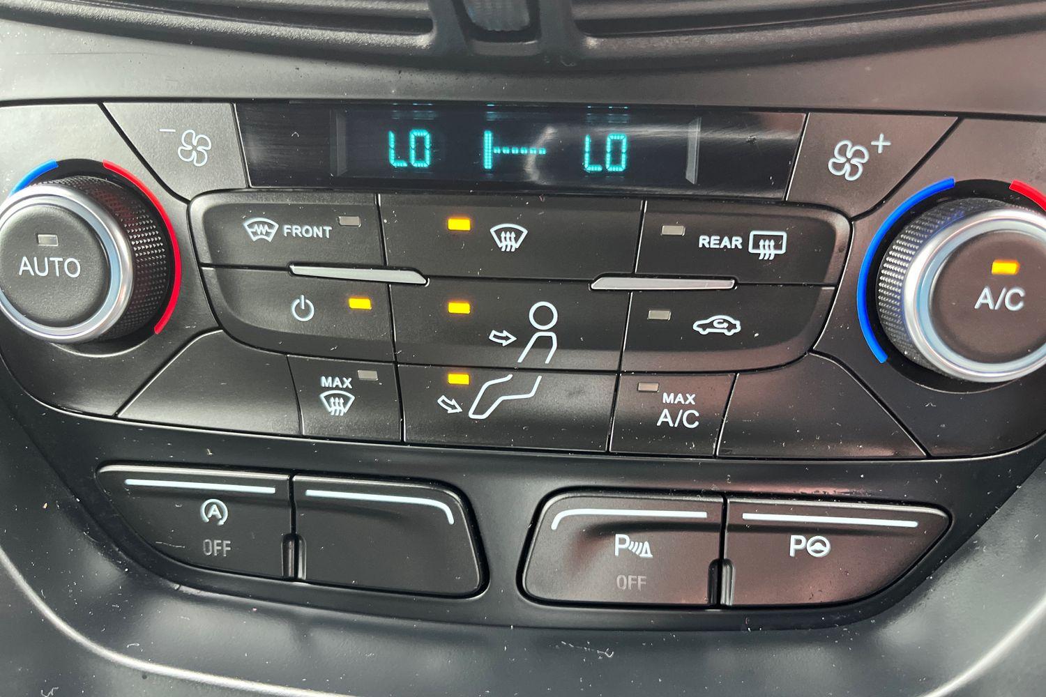 Ford KUGA Photo 28