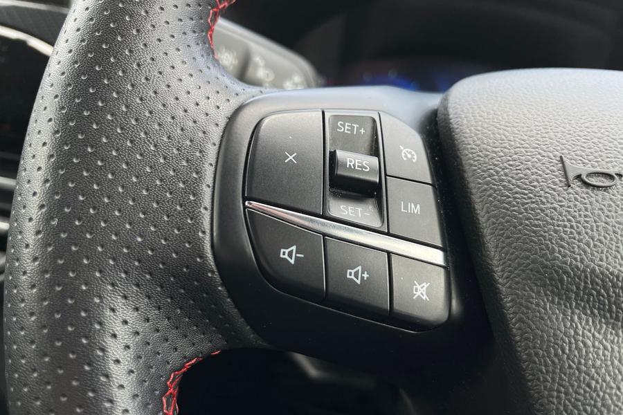 Ford Kuga Photo autoimg-b5cf830cb2febf165f2e1bf875a31131d93df3d6.jpg