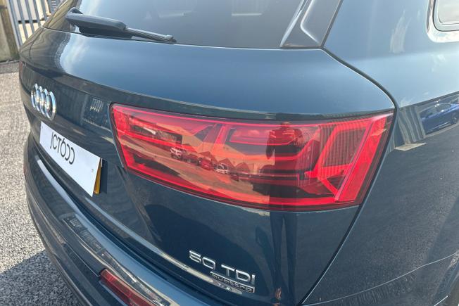 AUDI Q7 Photo 18
