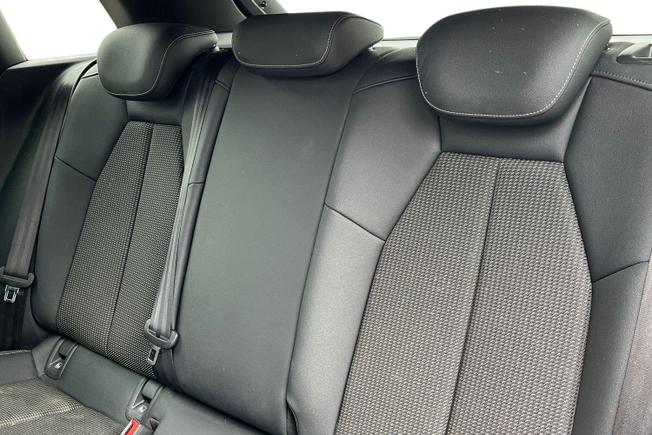AUDI Q4 E-Tron Photo 9