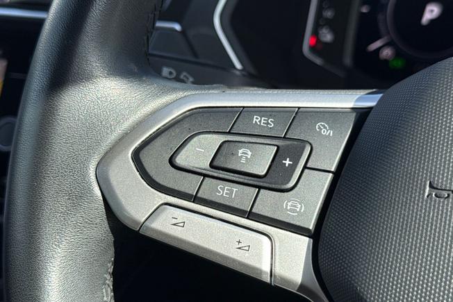 VOLKSWAGEN Tiguan Photo 16