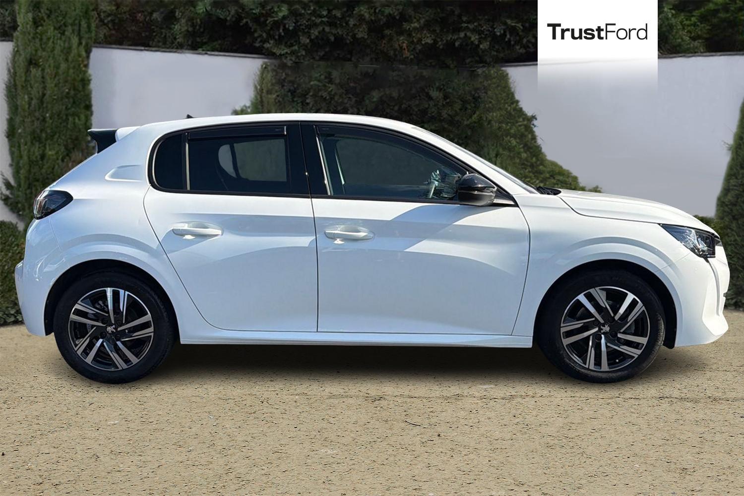Peugeot 208 Photo 2