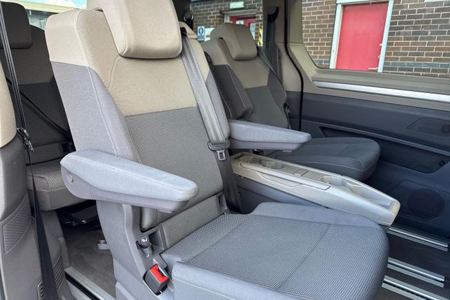 VOLKSWAGEN Multivan Photo 29