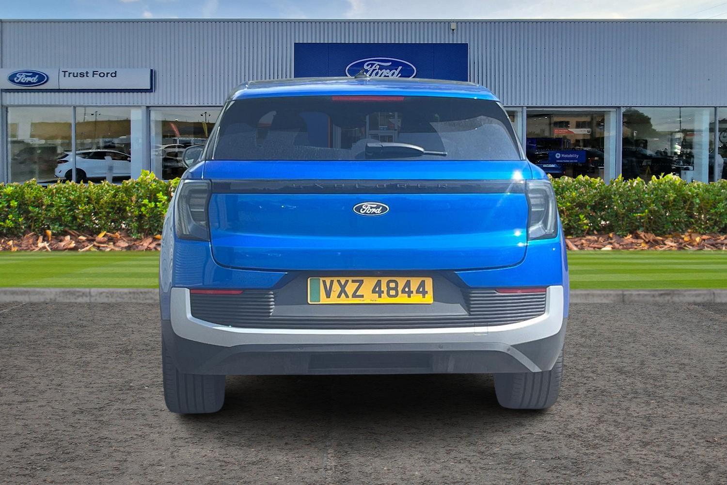 Ford Explorer Photo 6
