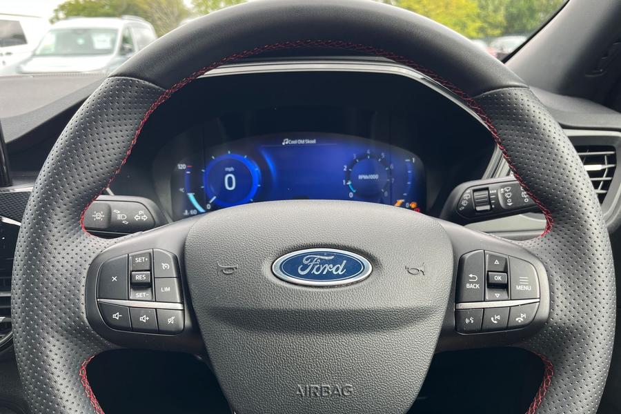 Ford KUGA Photo autoimg-b5e0fb762ec3baeed110876dea396a294e78ffa0.jpg