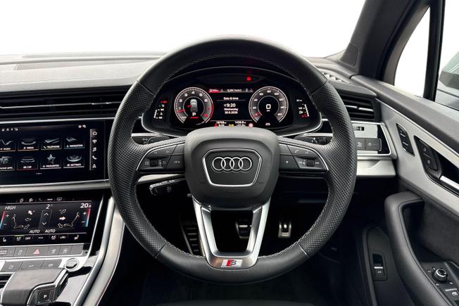 AUDI Q7 Photo 11