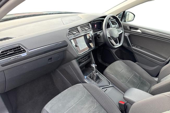 VOLKSWAGEN Tiguan Photo 2