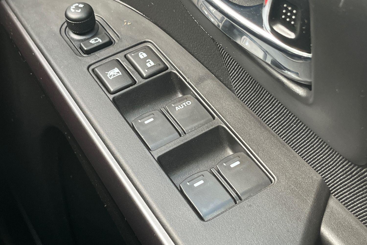 Suzuki S-CROSS Photo 15