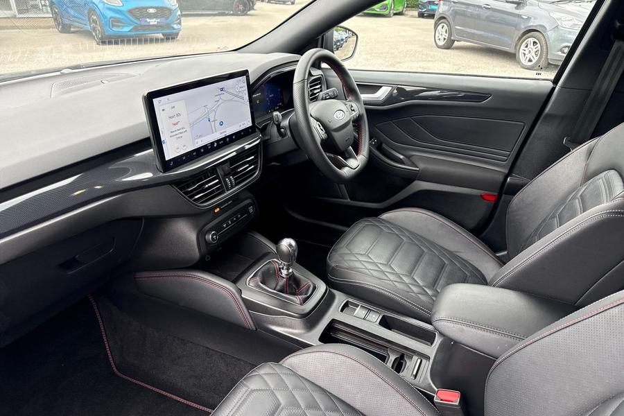 Ford FOCUS Photo autoimg-b5e86700ec8d7c53e79acc83a33c7767142bb4d8.jpg