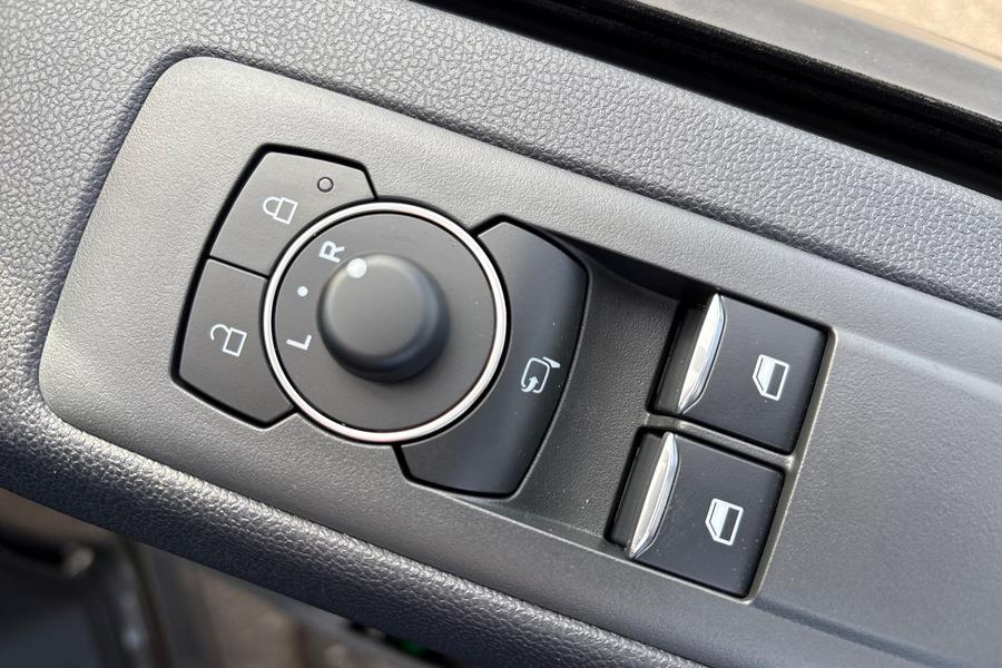 Ford TRANSIT CUSTOM Photo autoimg-b5e8a99f5778c0f195d679c88b0af82355e1c0b2.jpg
