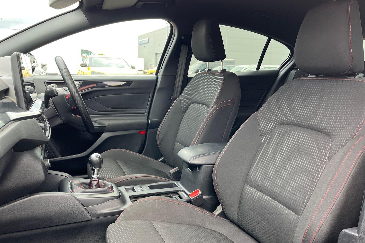 Ford Focus Photo 18
