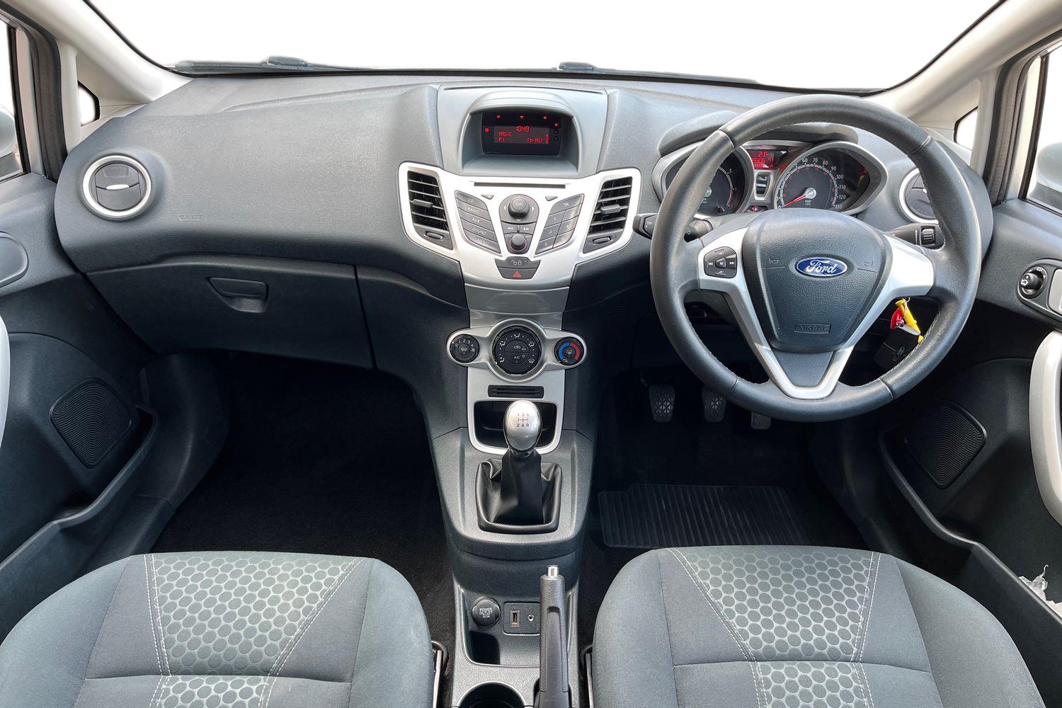 Ford Fiesta Photo 9