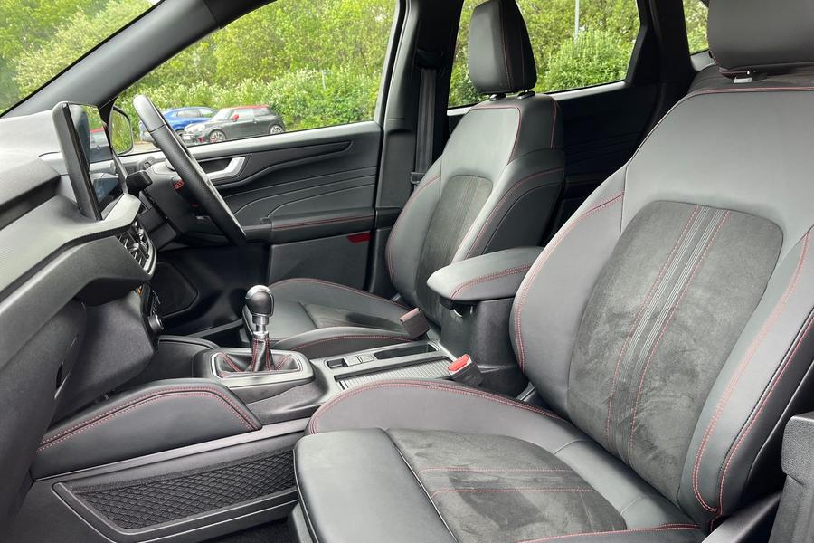 Ford KUGA Photo autoimg-b5f6bc2bcab056713701bc44d9e7074d8b96cb3b.jpg
