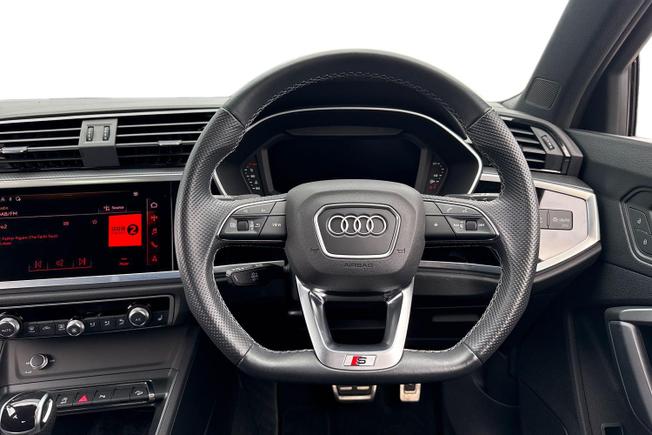 AUDI Q3 Photo 11