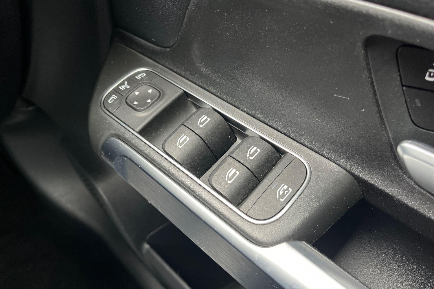 Mercedes-Benz GLB Photo 15