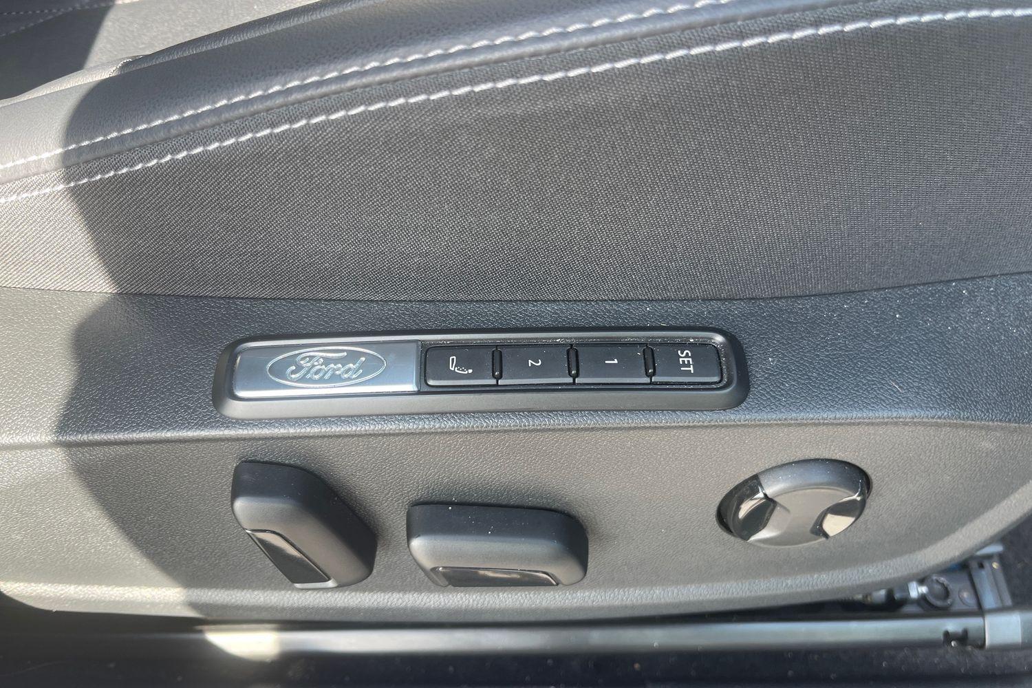 Ford Explorer Photo 22
