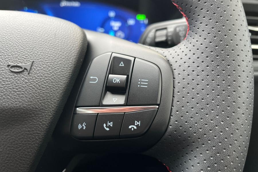 Ford Kuga Photo autoimg-b5fa459498d704fc1e38b07fc0bbd3c616106dbf.jpg