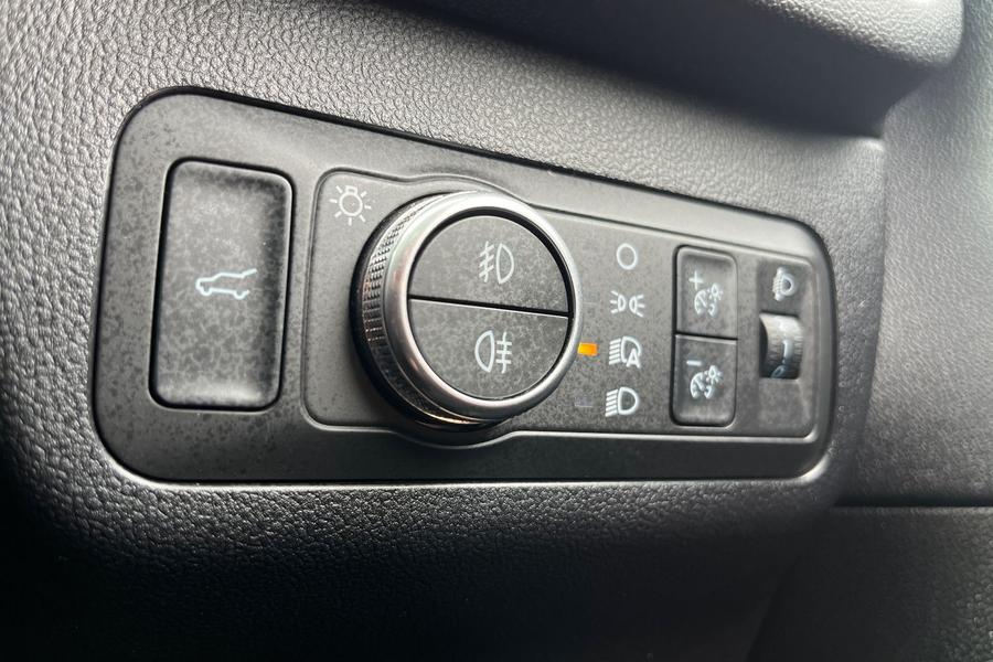 Ford Kuga Photo autoimg-b5fb4c172b9a0d4fc77f2c64104fcc7587ba1860.jpg