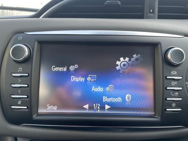 TOYOTA Yaris Photo 29