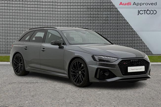 Audi RS4 Photo 1