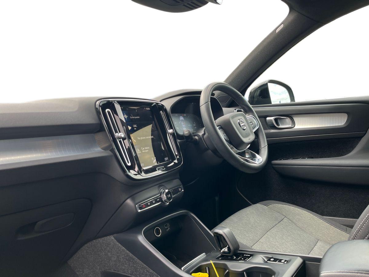 Volvo XC40 Photo 2