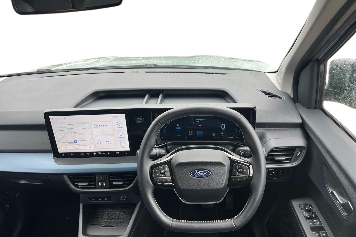 Ford E-Tourneo Courier Photo 10