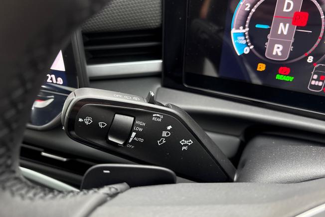 VOLKSWAGEN  New T-Roc Photo 32