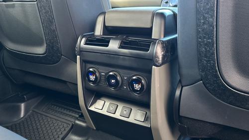 Land Rover Defender Photo autoimg-b60abcd7cb8da938dc88220e9c70558b3fa3d0fa.jpg