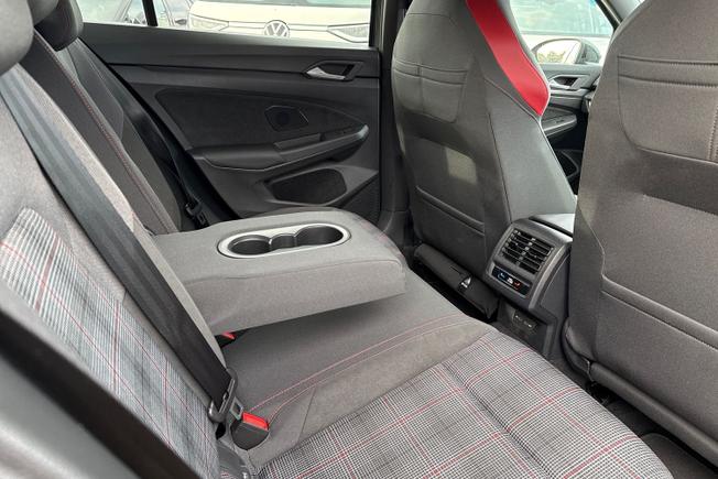 VOLKSWAGEN Golf Photo 24