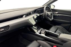 AUDI Q8 e-tron Photo 2